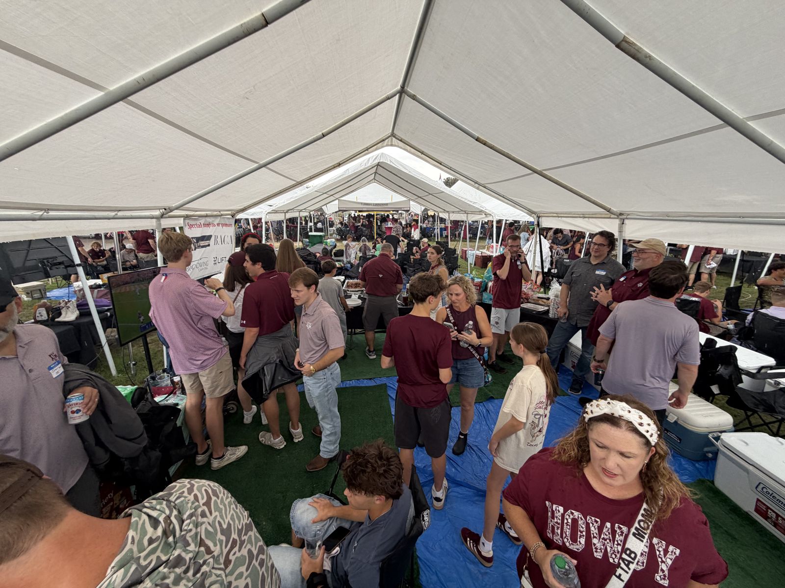 A packed tent of alumni, families and actives in the afternoon